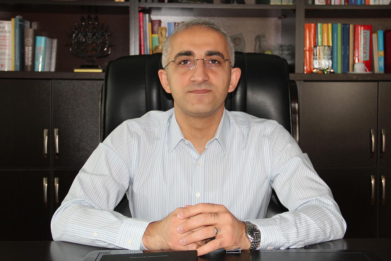 Van Eczacı Odası Başkanı Baransel: "Maske dünya için bir kriz haline geldi" Van Eczacı Odası Başkanı Baransel: "Maske dünya için bir kriz haline geldi"